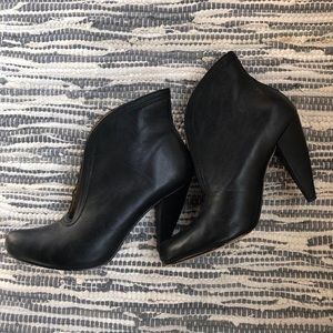 Seychelles heeled black ankle boot, size 8.5
